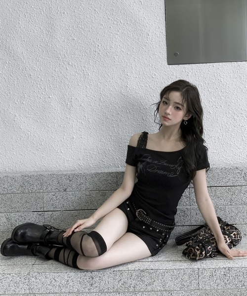 VEILA(ヴェイラ)の「バタフライプリント レースストラップ付きオフショルトップス(Tシャツ/カットソー・レディース・ブラック/グレー・フリー)」の11枚目の写真