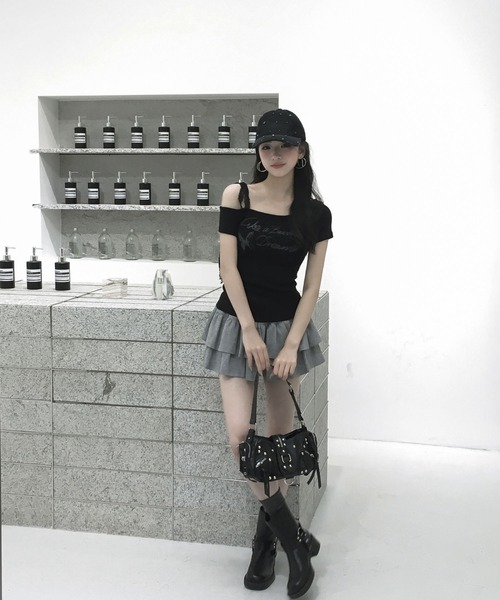 VEILA(ヴェイラ)の「バタフライプリント レースストラップ付きオフショルトップス(Tシャツ/カットソー・レディース・ブラック/グレー・フリー)」の17枚目の写真
