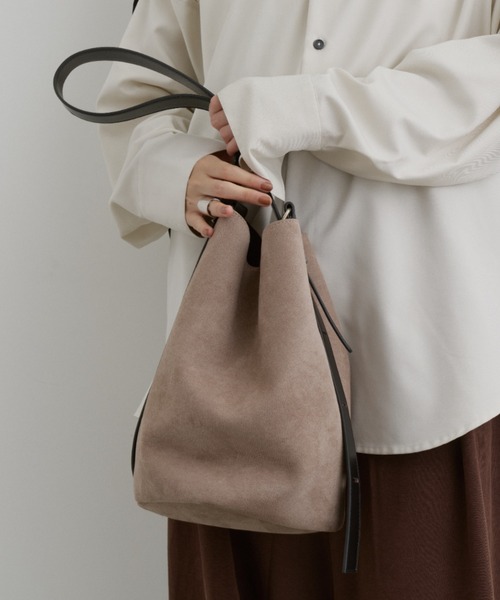 DFFUR.（ディフル）の「3WAYスエードバケツバッグ（ショルダーバッグ・レディース・ブラック/グレイッシュベージュ・FREE）」の20枚目の写真