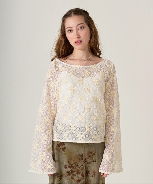 TINA:JOJUN(ティーナジョジュン)の「フラワーコード刺繍 トップス TINA:JOJUN(Tシャツ/カットソー・レディース・ホワイト・M)」の2枚目の写真