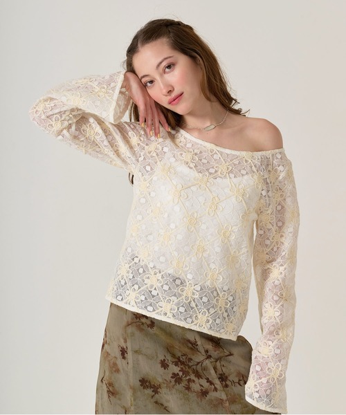 TINA:JOJUN(ティーナジョジュン)の「フラワーコード刺繍 トップス TINA:JOJUN(Tシャツ/カットソー・レディース・ホワイト・M)」の3枚目の写真