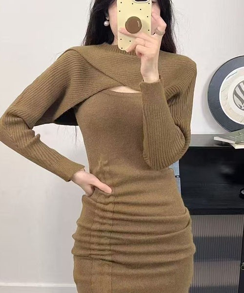gossip!ロサンゼルス(ゴシップロサンゼルス)の「レイヤリングデザイン ミニ丈ニットワンピース(ワンピース・レディース・グレー/ブラック/カーキ・FREE)」の2枚目の写真