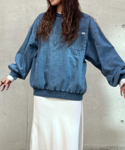 A.D.C.L.（エーディーシーエル）の「ケミカルウォッシュ デニムプルオーバー（スウェット・レディース・ブラック/ブルー・M/L）」の2枚目の写真