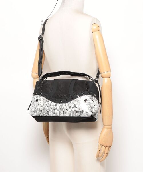 Desigual（デシグアル）の「スタッズ付きミディアムスネークバッグ（ハンドバッグ・レディース・ブラック・FREE）」の5枚目の写真