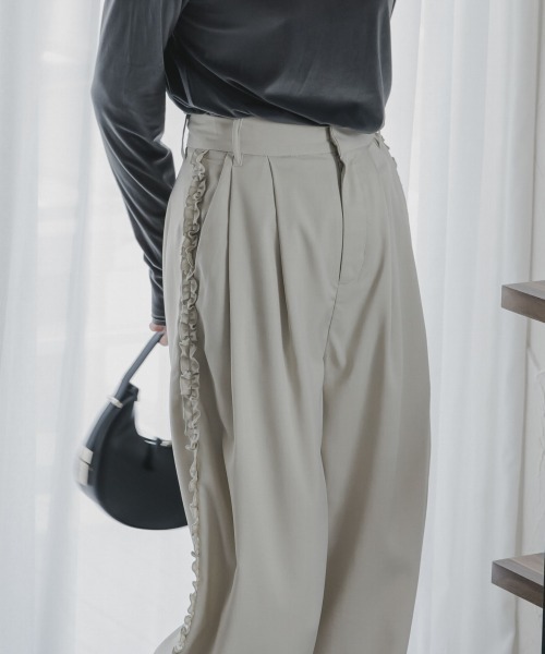 slattgir(スラットジール)の「高身長 サイドフリルタックワイドパンツ(トールサイズ)Essenave(その他パンツ・レディース・チャコール/キナリ・TM/TL/TLL/T3L)」の8枚目の写真