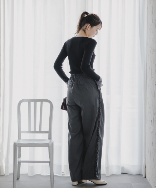 slattgir(スラットジール)の「高身長 サイドフリルタックワイドパンツ(トールサイズ)Essenave(その他パンツ・レディース・チャコール/キナリ・TM/TL/TLL/T3L)」の13枚目の写真