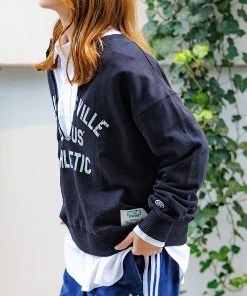 DISCUS(ディスカス)の「【DISCUS/ディスカス】裏毛スキッパーUネックスウェット/トップス/スウェット/スキッパー/Y2K【WEB限定】(スウェット・レディース・グレー/ブラック/ブラウン・フリー)」の2枚目の写真