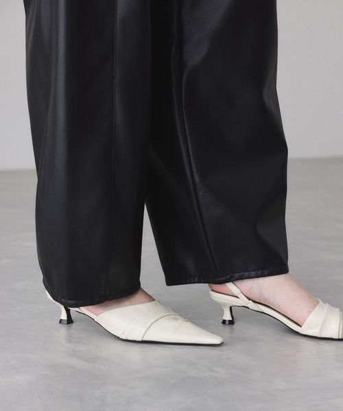 ADAM ET ROPE'(アダムエロペ)の「シンセティックレザートラックパンツ(その他パンツ・レディース・オリーブ/ブラック・38/36)」の9枚目の写真