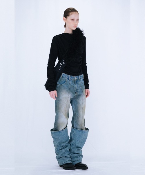 VIAVANDA（ヴィアヴァンダ）の「OVERLAP TUCK DENIM PANTS（デニムパンツ・レディース・ブルー/ネイビー・SMALL/MEDIUM）」の10枚目の写真
