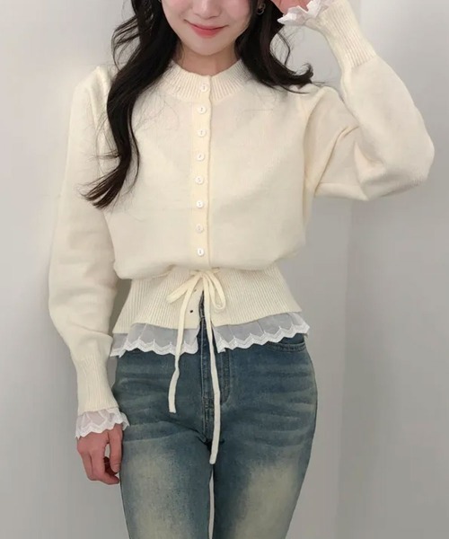 VIVID LADY（ビビッドレディー）の「レースドッキング ウエストリボン ニットカーディガン（ニット/セーター・レディース・グレー/レッド/アイボリー/ネイビー・FREE）」の9枚目の写真