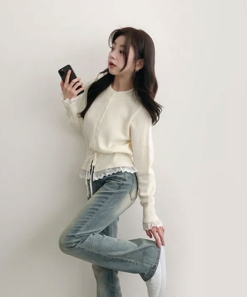 VIVID LADY（ビビッドレディー）の「レースドッキング ウエストリボン ニットカーディガン（ニット/セーター・レディース・グレー/レッド/アイボリー/ネイビー・FREE）」の18枚目の写真