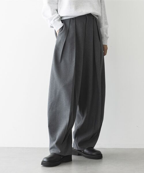 GARAGE OF GOOD CLOTHING(ガレージオブグッドクロージング)の「無地ウールライク裾タックバレルパンツ(その他パンツ・レディース・ブラウン/グレー・38/36)」の4枚目の写真