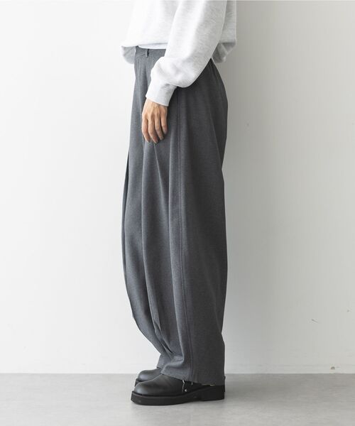 GARAGE OF GOOD CLOTHING(ガレージオブグッドクロージング)の「無地ウールライク裾タックバレルパンツ(その他パンツ・レディース・ブラウン/グレー・38/36)」の6枚目の写真