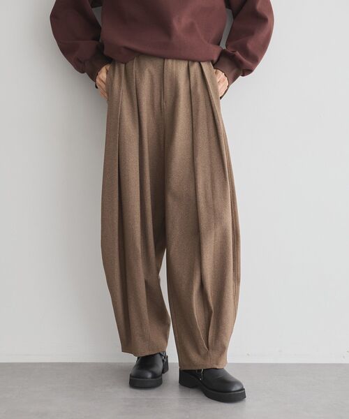 GARAGE OF GOOD CLOTHING(ガレージオブグッドクロージング)の「無地ウールライク裾タックバレルパンツ(その他パンツ・レディース・ブラウン/グレー・38/36)」の12枚目の写真