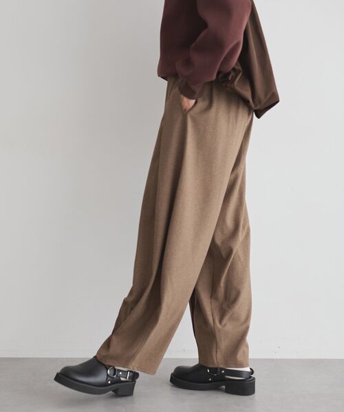 GARAGE OF GOOD CLOTHING(ガレージオブグッドクロージング)の「無地ウールライク裾タックバレルパンツ(その他パンツ・レディース・ブラウン/グレー・38/36)」の14枚目の写真