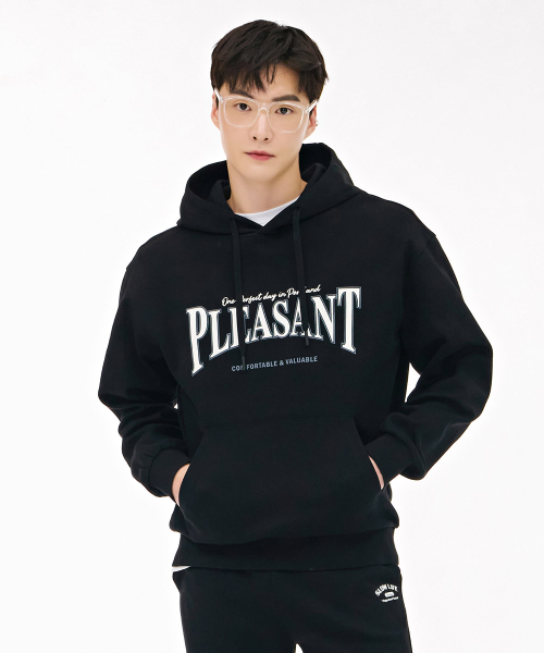 CHASECULT(チェイスカルト)の「ユニセックスエッセンシャルロゴフードパーカー-ブラック(パーカー・メンズ・ブラック・100/95/105/90)」の1枚目の写真