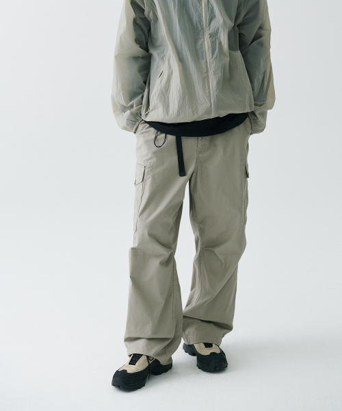 MUSINSA STANDARD（ムシンサスタンダード）の「[シティレジャー] ワイドベルト付きカーゴパンツ [グレイッシュベージュ]（その他パンツ・メンズ・その他・28/30/32/34/36/38/40/42/27/29/26/31/33）」の2枚目の写真