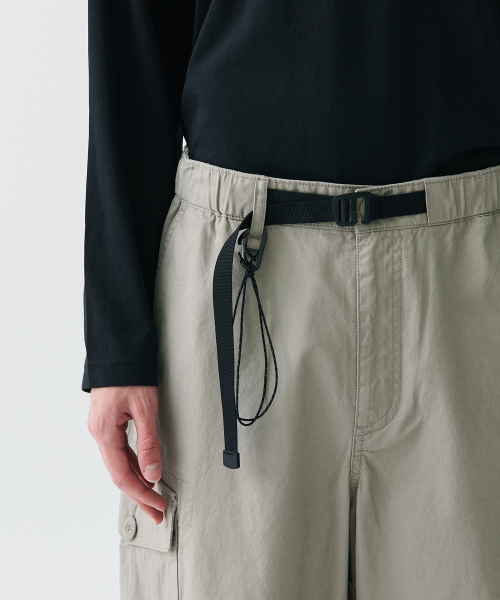 MUSINSA STANDARD（ムシンサスタンダード）の「[シティレジャー] ワイドベルト付きカーゴパンツ [グレイッシュベージュ]（その他パンツ・メンズ・その他・28/30/32/34/36/38/40/42/27/29/26/31/33）」の3枚目の写真