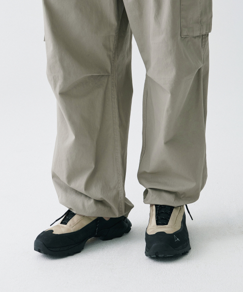 MUSINSA STANDARD（ムシンサスタンダード）の「[シティレジャー] ワイドベルト付きカーゴパンツ [グレイッシュベージュ]（その他パンツ・メンズ・その他・28/30/32/34/36/38/40/42/27/29/26/31/33）」の11枚目の写真