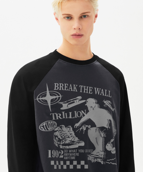 TRILLION(トリリオン)の「スケートボードピグメントグラフィックレグロンロングスリーブ(CHARCOAL)(Tシャツ/カットソー・レディース・その他・LARGE/X-LARGE/MEDIUM)」の3枚目の写真