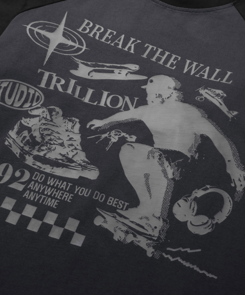 TRILLION(トリリオン)の「スケートボードピグメントグラフィックレグロンロングスリーブ(CHARCOAL)(Tシャツ/カットソー・レディース・その他・LARGE/X-LARGE/MEDIUM)」の7枚目の写真