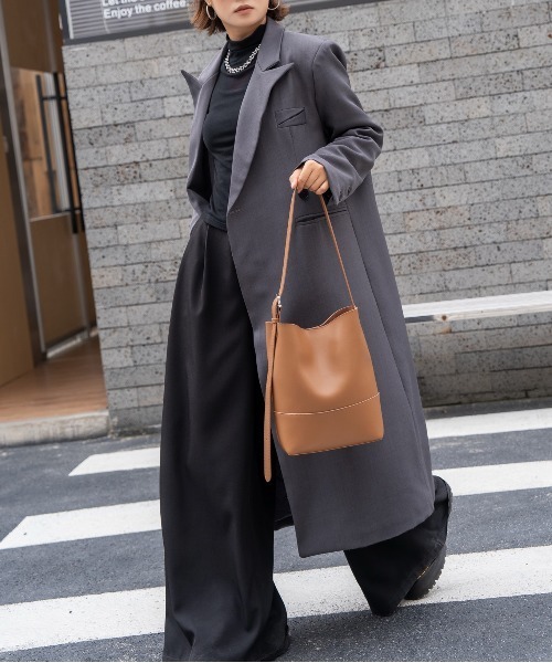 NiiNa(ニーナ)の「【 NiiNa / ニーナ 】高品質牛革ソフトバケットバッグ(インナーポーチ付き)(トートバッグ・レディース・ブラウン/ダークブラウン/ブラック/グレイッシュベージュ・FREE)」の7枚目の写真