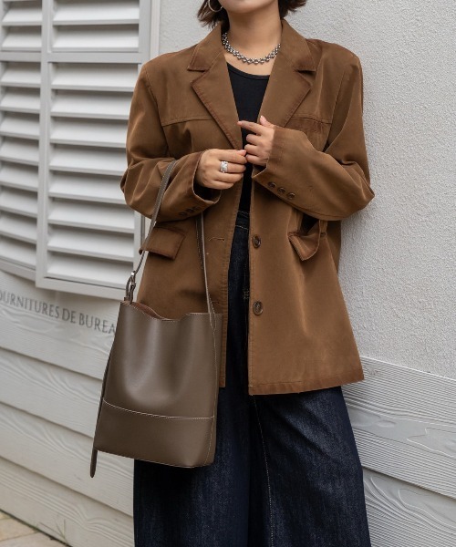 NiiNa(ニーナ)の「【 NiiNa / ニーナ 】高品質牛革ソフトバケットバッグ(インナーポーチ付き)(トートバッグ・レディース・ブラウン/ダークブラウン/ブラック/グレイッシュベージュ・FREE)」の15枚目の写真