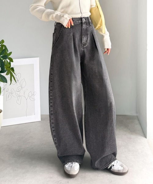 classicalelf(クラシカルエルフ)の「抜群のシルエットで、カバーしながらスタイルアップ♪カーブタックデニムパンツ(デニムパンツ・レディース・ブラック/ワンウォッシュ/ブルー・X-LARGE/SMALL/MEDIUM/LARGE)」の2枚目の写真