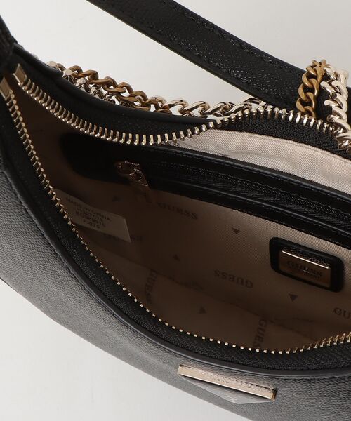 Guess（ゲス）の「DAVINA Shoulder Bag ホーボーバッグ（ショルダーバッグ・レディース・レッド/ブラック・ONE SIZE）」の14枚目の写真