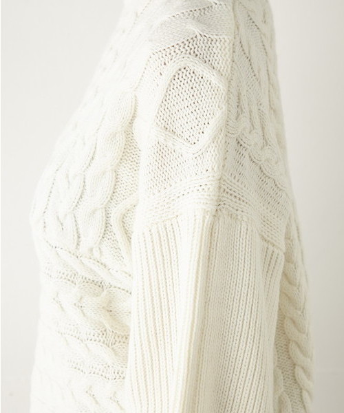SLY(スライ)の「RANDOM CABLE LG TOPS(ニット/セーター・レディース・オフホワイト/ブラウン/ネイビー・FREE)」の9枚目の写真