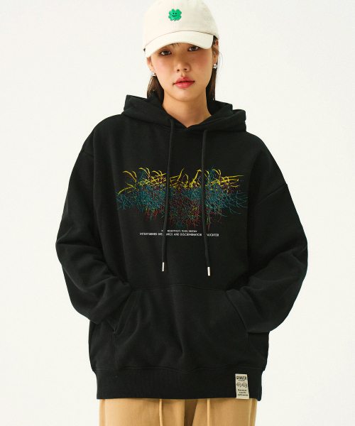 GRAVER（グレーバー）の「[ユニセックス]オーバーフリーズフードパーカー_ブラック（パーカー・レディース・ブラック・SMALL/MEDIUM/LARGE）」の3枚目の写真