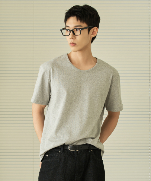 HYOJI(ヒョージ)の「SS ルーズフィット Uネック 半袖Tシャツ (3カラー)(Tシャツ/カットソー・メンズ・アイボリー/ブラック/グレー・LARGE/MEDIUM/X-LARGE/SMALL)」の5枚目の写真