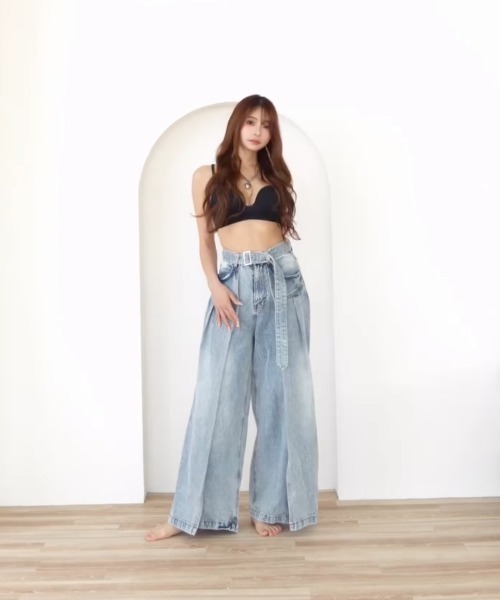 DURAS（デュラス）の「サイドカバーラップワイドデニムパンツ（デニムパンツ・レディース・インディゴブルー/ライトブルー・S-M/M-L）」の14枚目の写真