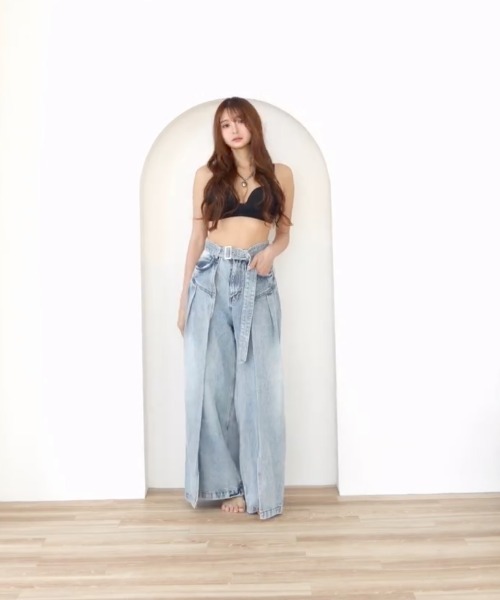 DURAS（デュラス）の「サイドカバーラップワイドデニムパンツ（デニムパンツ・レディース・インディゴブルー/ライトブルー・S-M/M-L）」の13枚目の写真