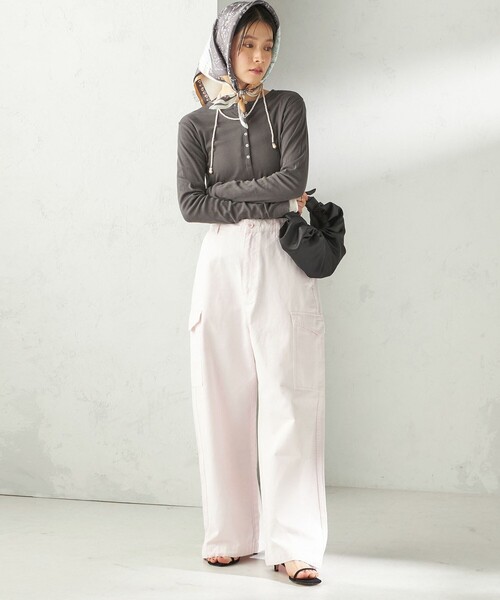 manipuri(マニプリ)の「manipuri: 26SS スカーフ 65×65(バンダナ/スカーフ・レディース・ライトカーキ/ベージュ系/ベージュ・ONE SIZE)」の4枚目の写真