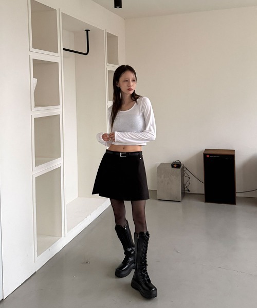 4INT.(フォイント)の「【裏起毛】 無地 ラウンドネック クロップド 長袖 Tシャツ(Tシャツ/カットソー・レディース・ベージュ/ホワイト/ブラウン/ブラック/カーキ/グレー・FREE)」の21枚目の写真