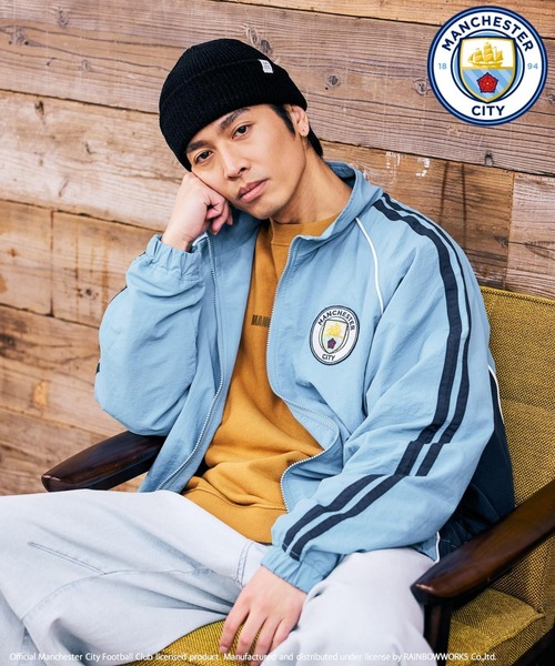 BAYFLOW(ベイフロー)の「【マンチェスター・シティFC】ナイロンブルゾン(ブルゾン・メンズ・ブルー/ブラック・LARGE/MEDIUM)」の2枚目の写真