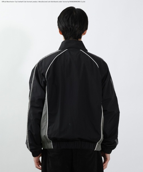 BAYFLOW(ベイフロー)の「【マンチェスター・シティFC】ナイロンブルゾン(ブルゾン・メンズ・ブルー/ブラック・LARGE/MEDIUM)」の3枚目の写真