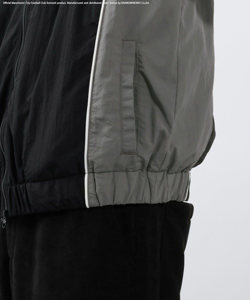 BAYFLOW(ベイフロー)の「【マンチェスター・シティFC】ナイロンブルゾン(ブルゾン・メンズ・ブルー/ブラック・LARGE/MEDIUM)」の8枚目の写真