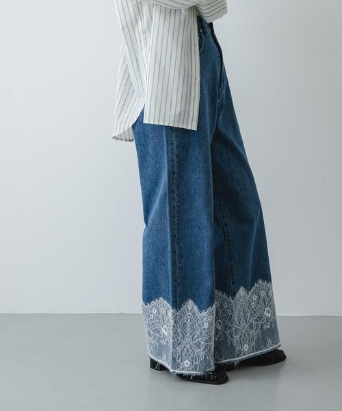 SENSE OF PLACE by URBAN RESEARCH(センスオブプレイスバイアーバンリサーチ)の「レースドッキングデニムパンツ(デニムパンツ・レディース・ライトインディゴブルー/グレー・SMALL/MEDIUM)」の1枚目の写真