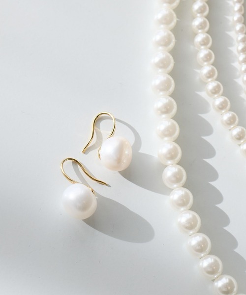 Andemiu(アンデミュウ)の「タンスイパールピアス/イヤリング644449(イヤリング・レディース・アイボリー/ホワイト系その他・FREE)」の4枚目の写真