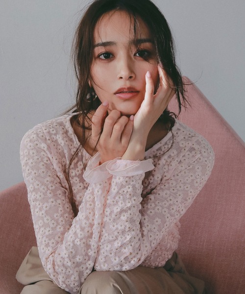 AJUGA.(アジュガ)の「シアージャガードフラワーカットソー(Tシャツ/カットソー・レディース・ブラック/アイボリー/ライトピンク・S/M)」の3枚目の写真