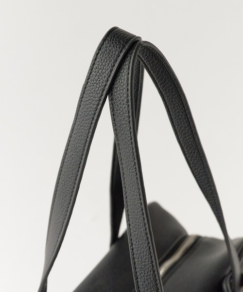 AO2（アオズ）の「Faux Leather Square Shoulder Bag / フェイクレザー スクエアショルダーバッグ 秋 秋服 2026年秋冬（ショルダーバッグ・レディース・ブラック/ホワイト/ブラウン・FREE）」の8枚目の写真