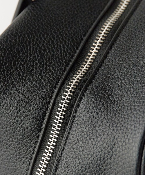 AO2（アオズ）の「Faux Leather Square Shoulder Bag / フェイクレザー スクエアショルダーバッグ 秋 秋服 2026年秋冬（ショルダーバッグ・レディース・ブラック/ホワイト/ブラウン・FREE）」の6枚目の写真