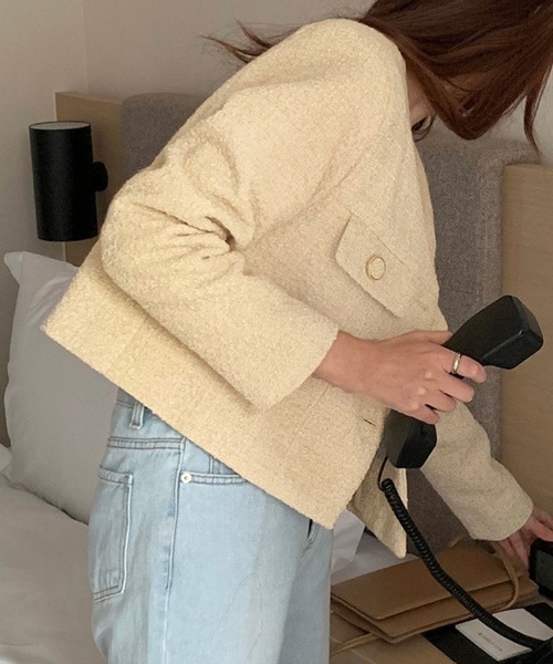 ReRe(リリ)の「ステッチ入りツイード風クロップドジャケット(ノーカラージャケット・レディース・ベージュ/ピンク・FREE)」の8枚目の写真