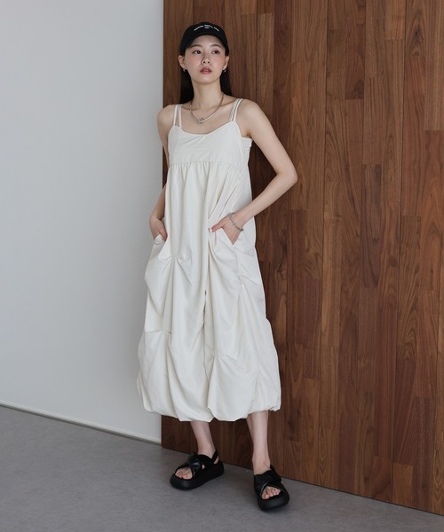 J by blue(ジェイバイブルー)の「ランダムタックバルーンキャミワンピース(ワンピース・レディース・アイボリー/ブラック・MEDIUM)」の8枚目の写真