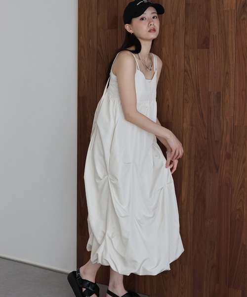 J by blue(ジェイバイブルー)の「ランダムタックバルーンキャミワンピース(ワンピース・レディース・アイボリー/ブラック・MEDIUM)」の6枚目の写真