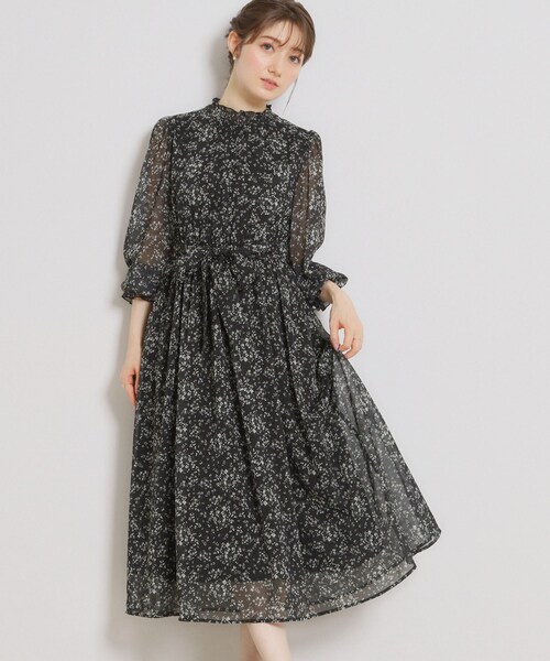 couture brooch（クチュールブローチ）の「【洗える・着映え】楊柳小花シャーリングワンピース（ワンピース・レディース・アイボリー系/ブルー系5/ブラック系・42/40/38/36）」の2枚目の写真