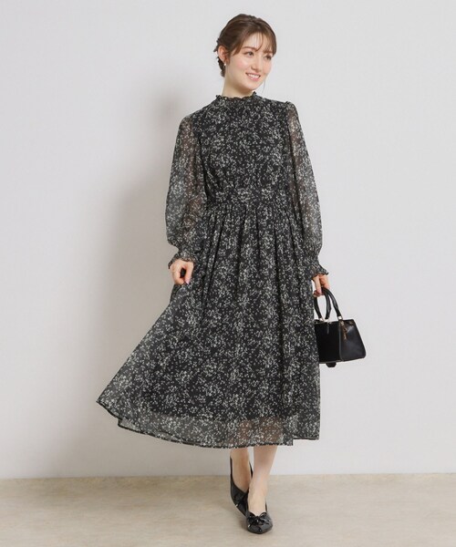 couture brooch（クチュールブローチ）の「【洗える・着映え】楊柳小花シャーリングワンピース（ワンピース・レディース・アイボリー系/ブルー系5/ブラック系・42/40/38/36）」の5枚目の写真