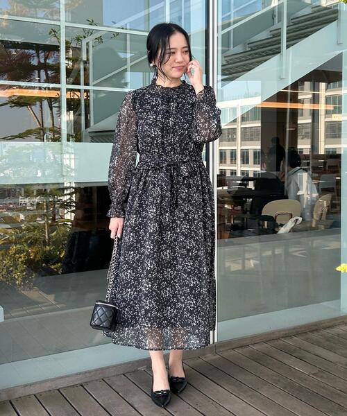 couture brooch（クチュールブローチ）の「【洗える・着映え】楊柳小花シャーリングワンピース（ワンピース・レディース・アイボリー系/ブルー系5/ブラック系・42/40/38/36）」の9枚目の写真